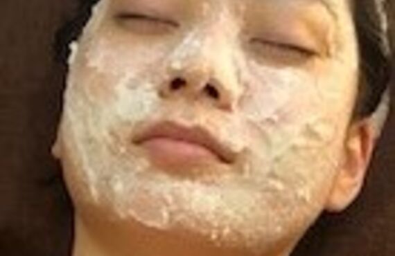 本生酒粕パックのモニターを募集します。お肌のお悩み、お聞かせください。